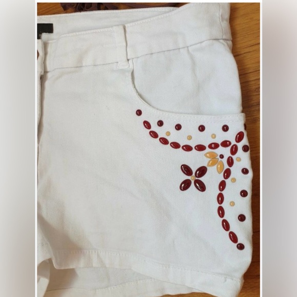 H&M White Denim Size 2 Shorts with Brown and Tan Embellishments - Picture 2 of 6